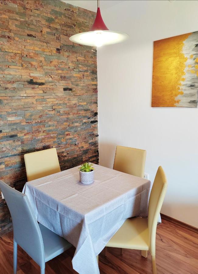 Soncni Apartma Apartment Анкаран Екстериор снимка